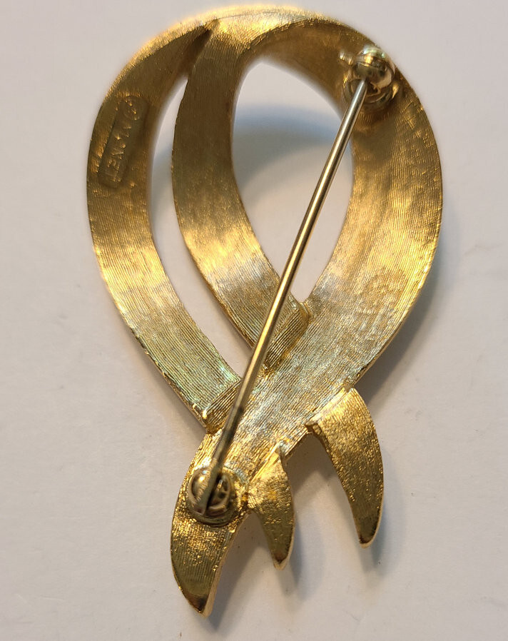 Vintage Signed Monet Brushed Gold Tone Open Swirl Ribbon Brooch Pin – 2 inches