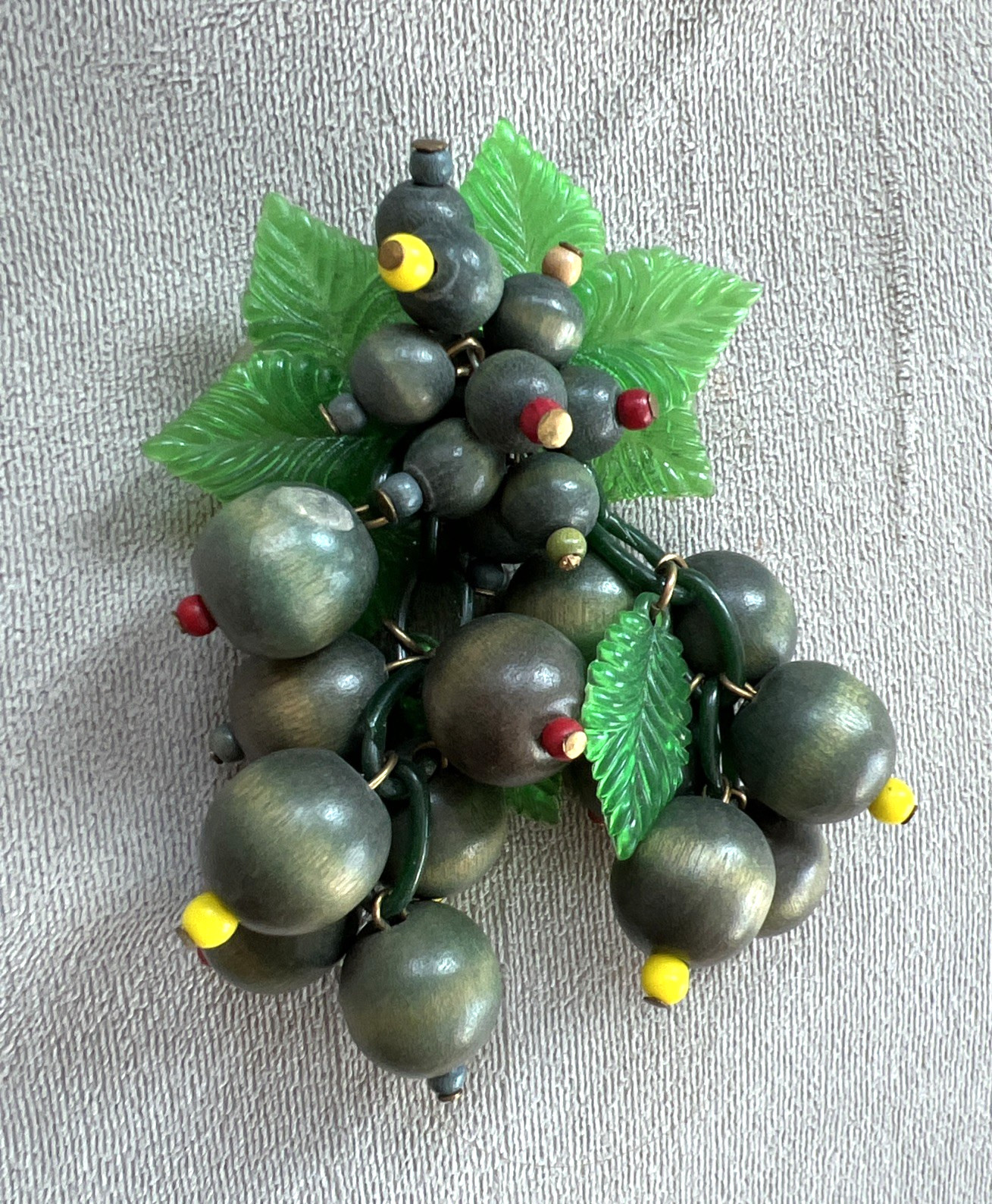 VINTAGE 1940’s MIRIAM HASKELL WOOD BLUEBERRY BROOCH / GREEN CELLULOID LEAVES