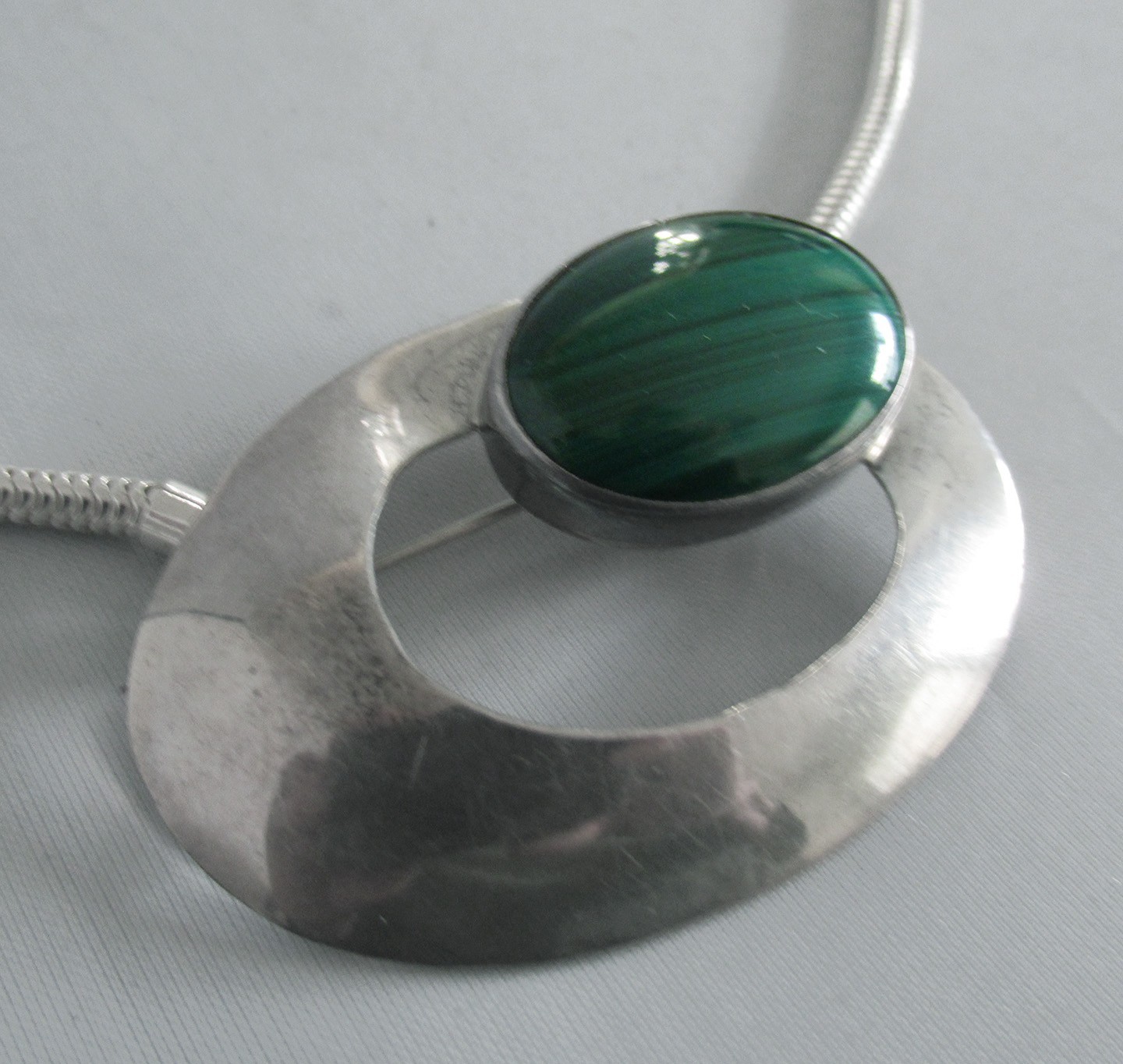 STUDIO ARTIST S.E. STERLING MODERNIST PENDANT BROOCH NECKLACE, 2 INCHES PENDANT