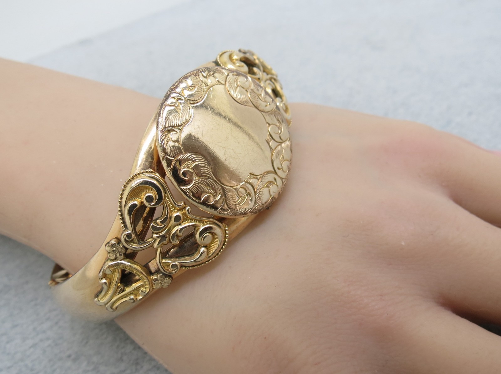 Victorian Gold Filled Bangle Bracelet 43 Grams AC Co Hinged 7.75″ Photo Locket