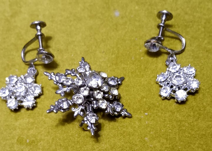 Vintage Rhinestone Screwback Earrings and Brooch Set