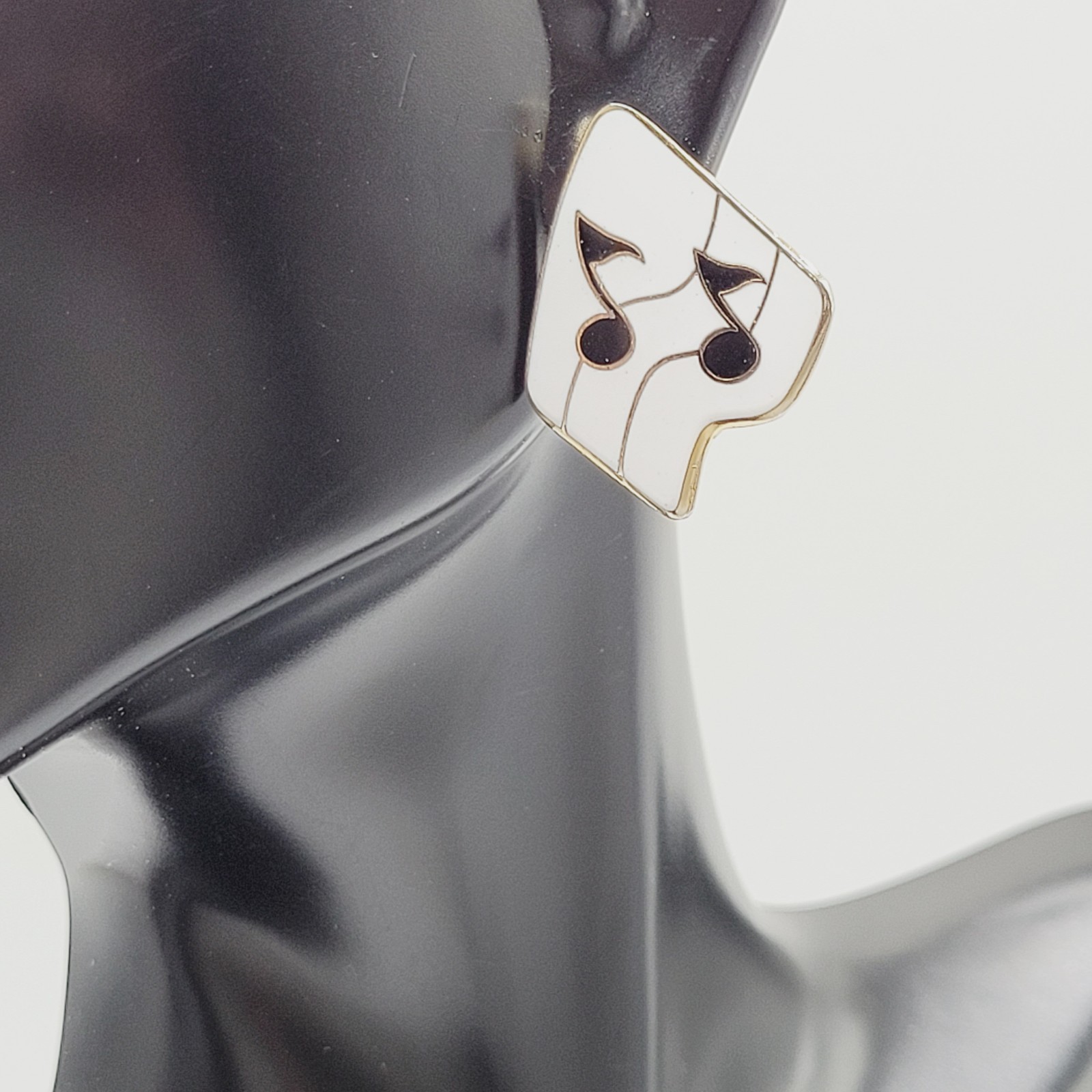Musical Note White Black Enamel Gold Tone Pierced Stud Vtg Earrings Discovery
