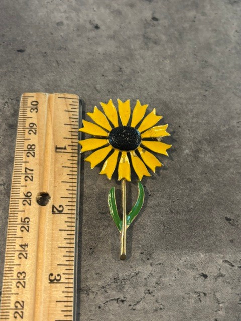 VIntage Yellow & Black Enamel Sunflower Flower Pin Brooch Gold Tone