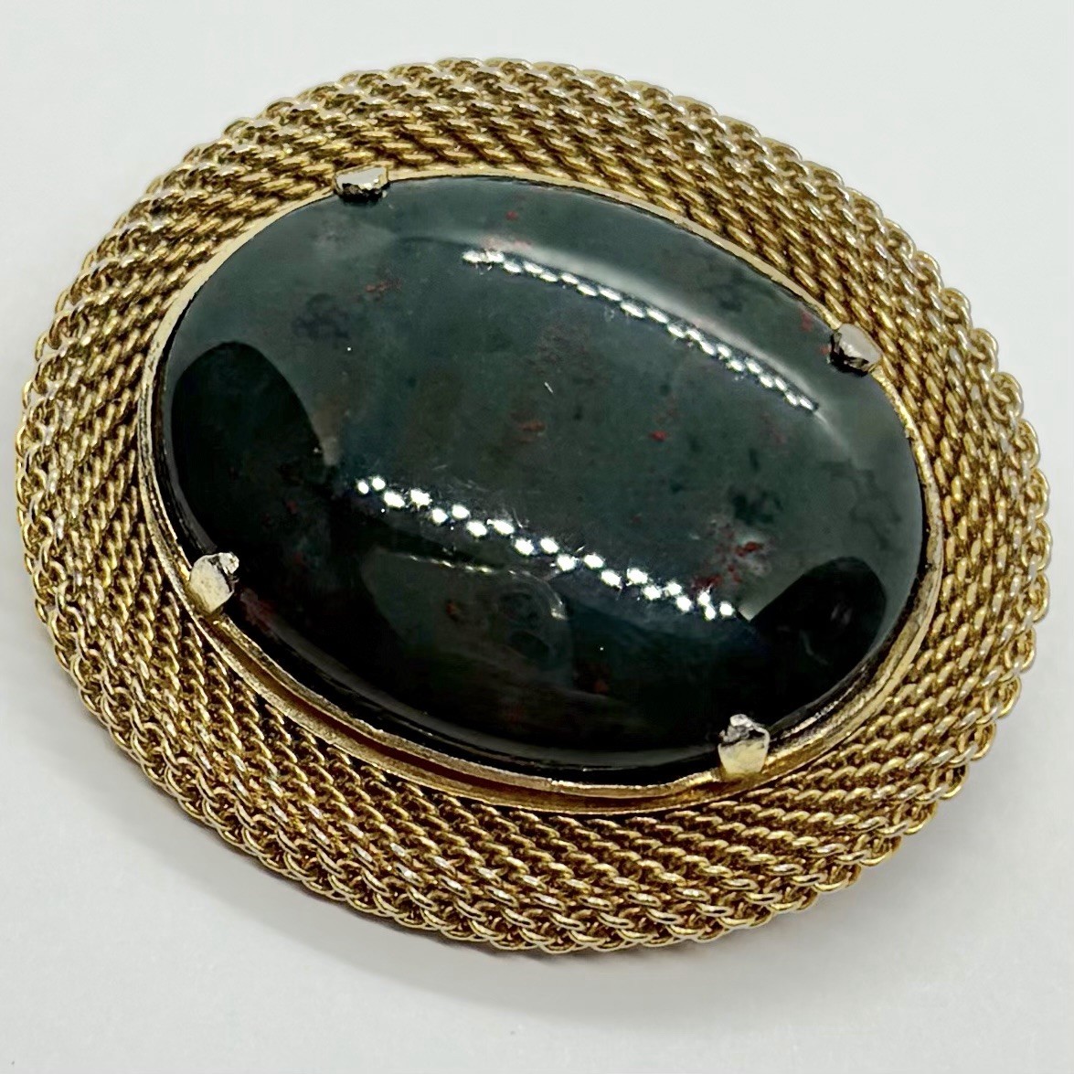 Vtg Victorian Revival Bloodstone Cabochon Mesh Goldtone Oval Brooch Pin Green