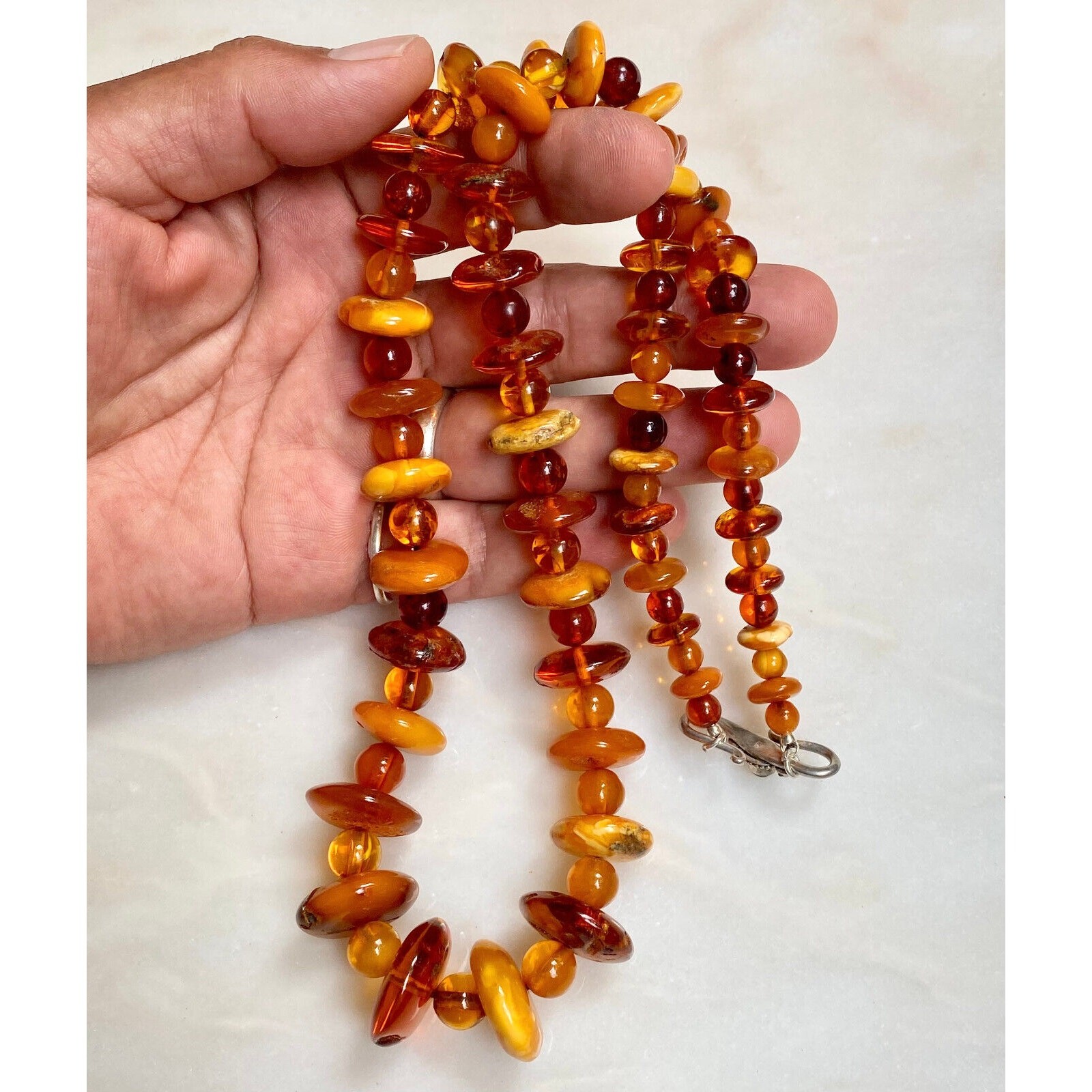 VTG BALTIC HONEY COGNAC BUTTERSCOTCH AMBER GRADUATED BEAD NECKLACE 64 GRAMS 27″