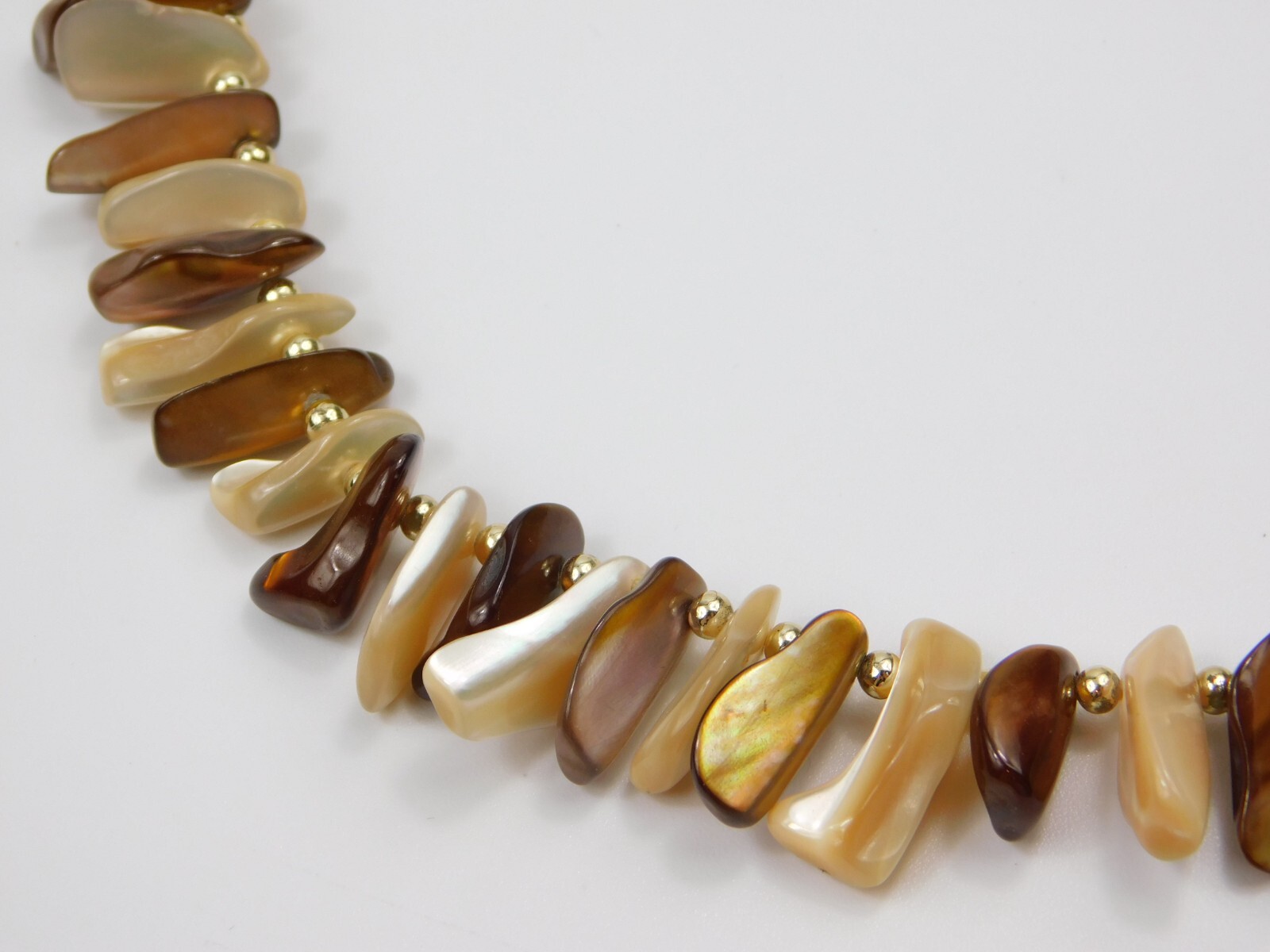 Vintage Polished White & Brown Mother of Pearl Shell Beaded Choker Necklace 16″