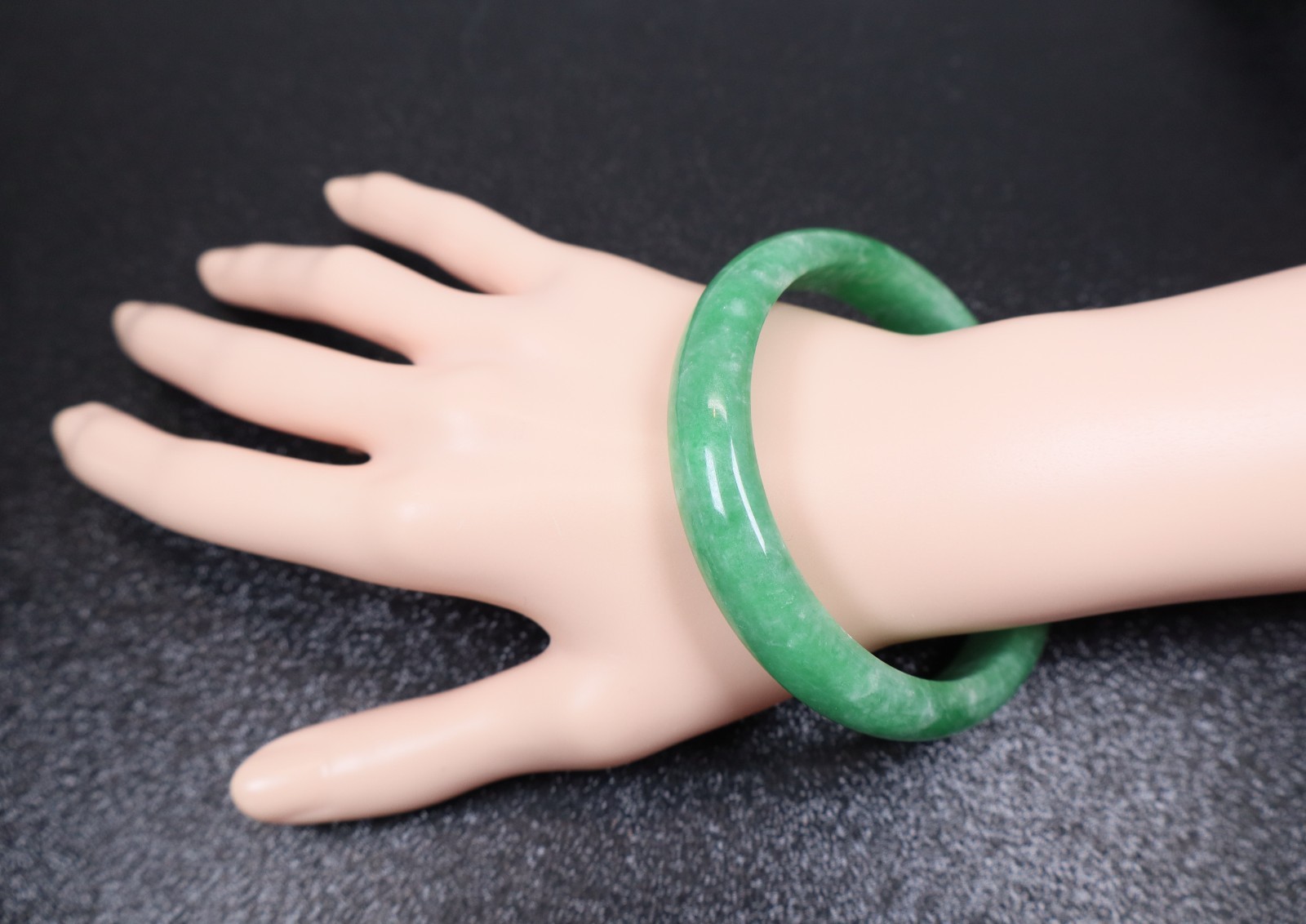 Genuine Vintage Chinese Green Jadeite Gemstone Bangle 58.26mm Diameter