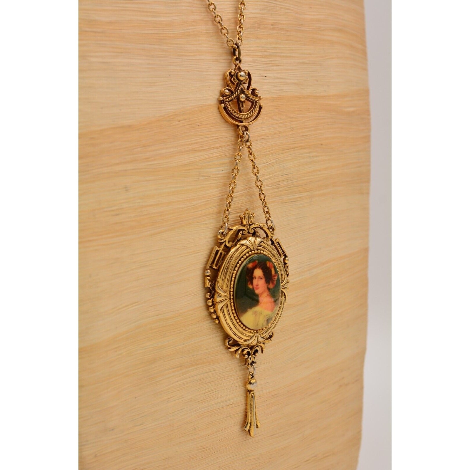 ART Vintage Renaissance Portrait Pendant Necklace Antiqued Gold Signed 60s BinAU