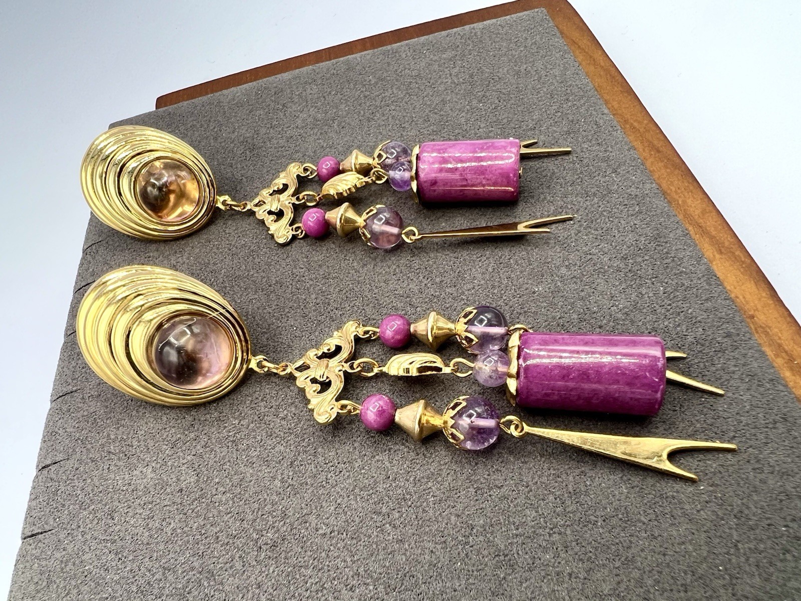 Vintage 1980s Saks NOS Gold Amethyst Fuchsia Chandelier Spikes Earrings RO-DO SI