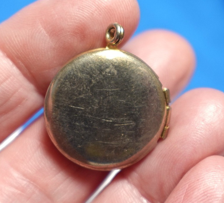 GOLD FILLED VINTAGE ROUND LOCKET GETTYSBURG PA ENAMEL 20 MM 4.8 GRAMS J-709