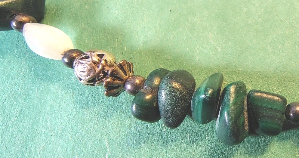 Vintage MALACHITE & MOTHER OF PEARL STONES Beaded Choker Necklace in Silver Tone