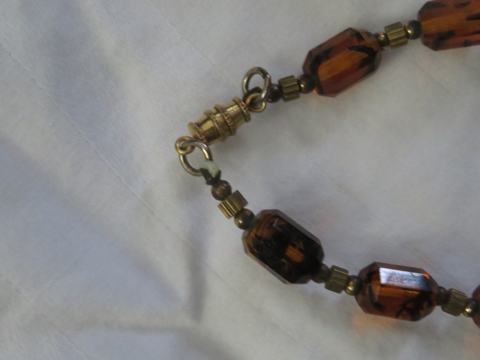 VINTAGE CARVED BERYL STONE CIRCA 1950’S NECKLACE UNIQUE