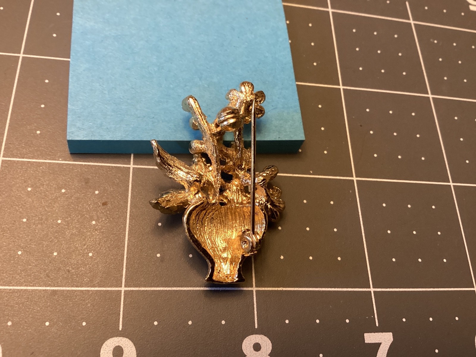 Vintage Floral Flowers Blue Crystals Gold Tone Bouquet Vase Pin Brooch 2.7″ H