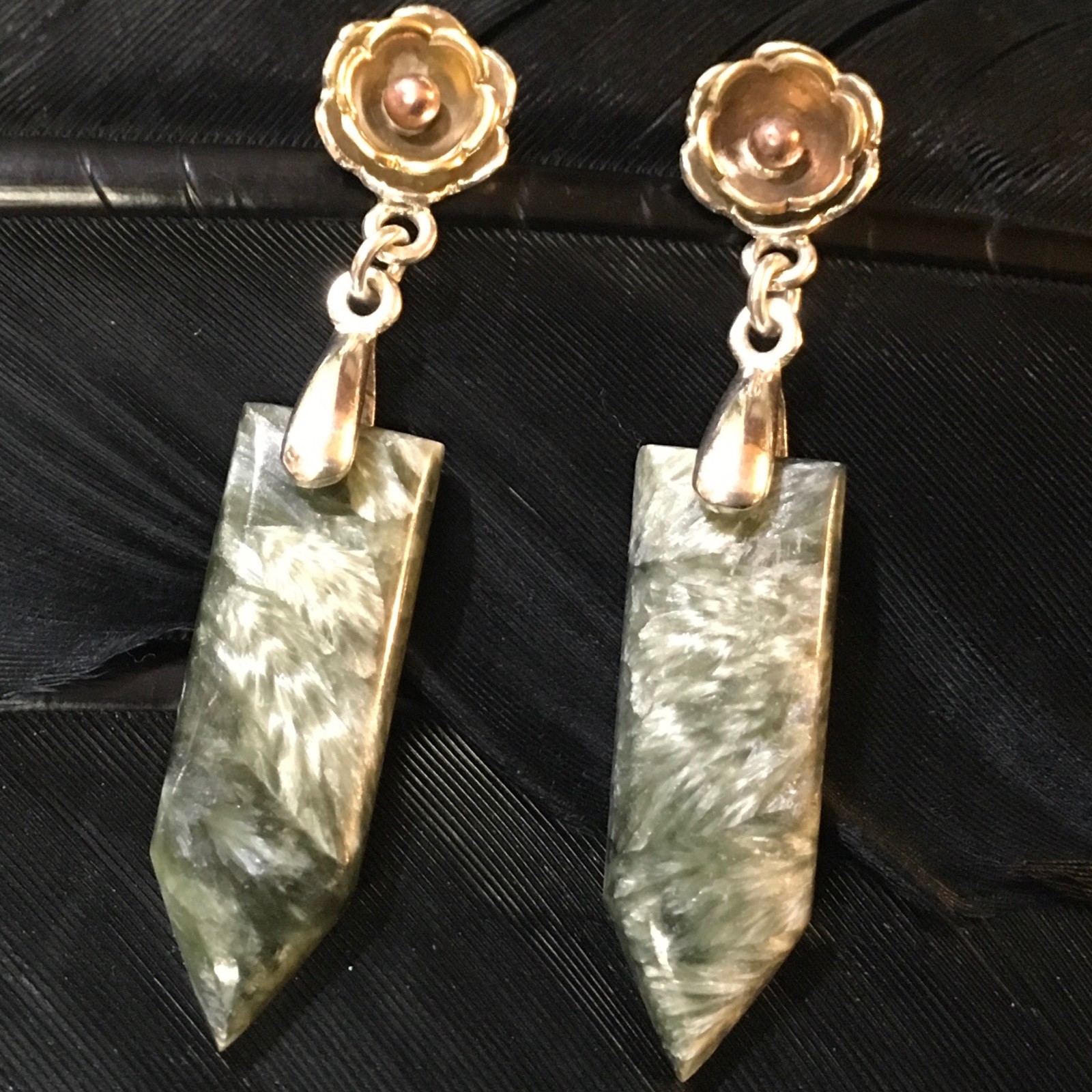 AMAZING ESTATE STERLING SILVER SERAPHINITE VERMEIL FLOWER DETAIL DANGLE EARRINGS