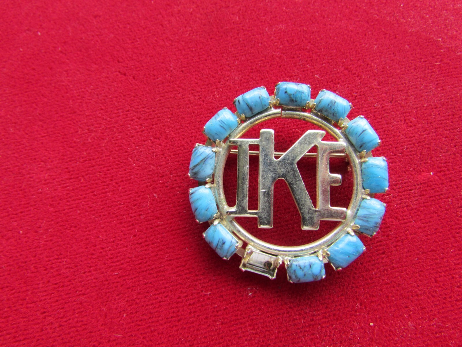 Post WW2 Eisenhower “IKE” Pin Brooch,Turquoise Blue PATRIOTIC 13 Stone Wreath(96