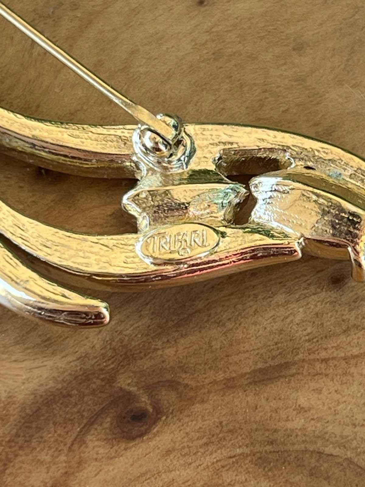 Vintage Trifari Gold Tone Rhinestone Swirl Ribbon Brooch Pin Clear Marquise 2”
