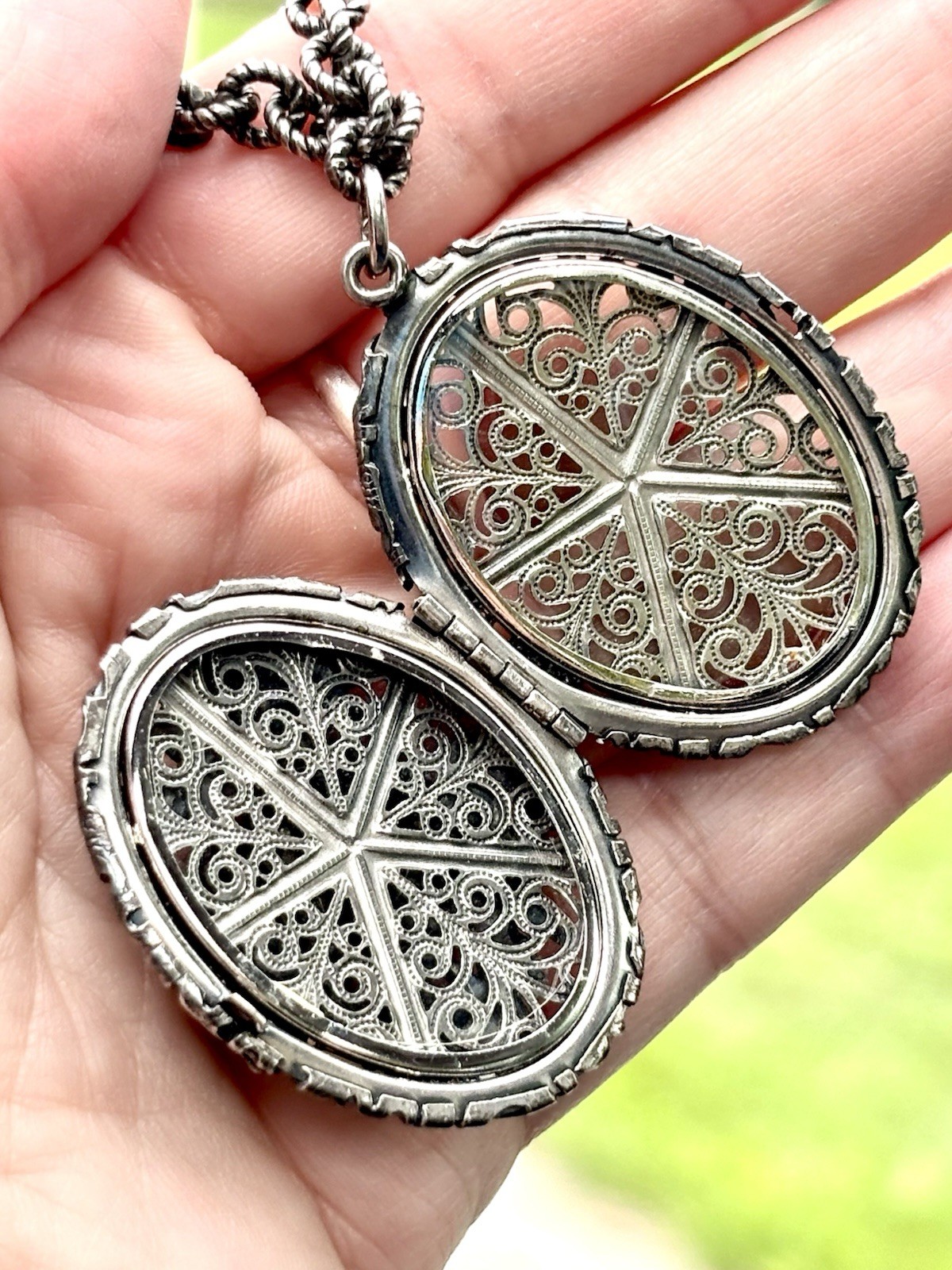 Vintage Napier Locket , Roses 1971 Filigree Long 29″ Dark Silver Tone READ