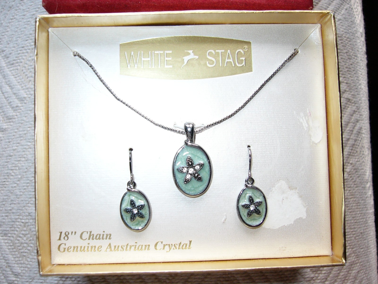 VINTAGE WHITE STAG AUSTRIAN CRYSTAL FLOWER NECKLACE & PIERCED EARRING SET