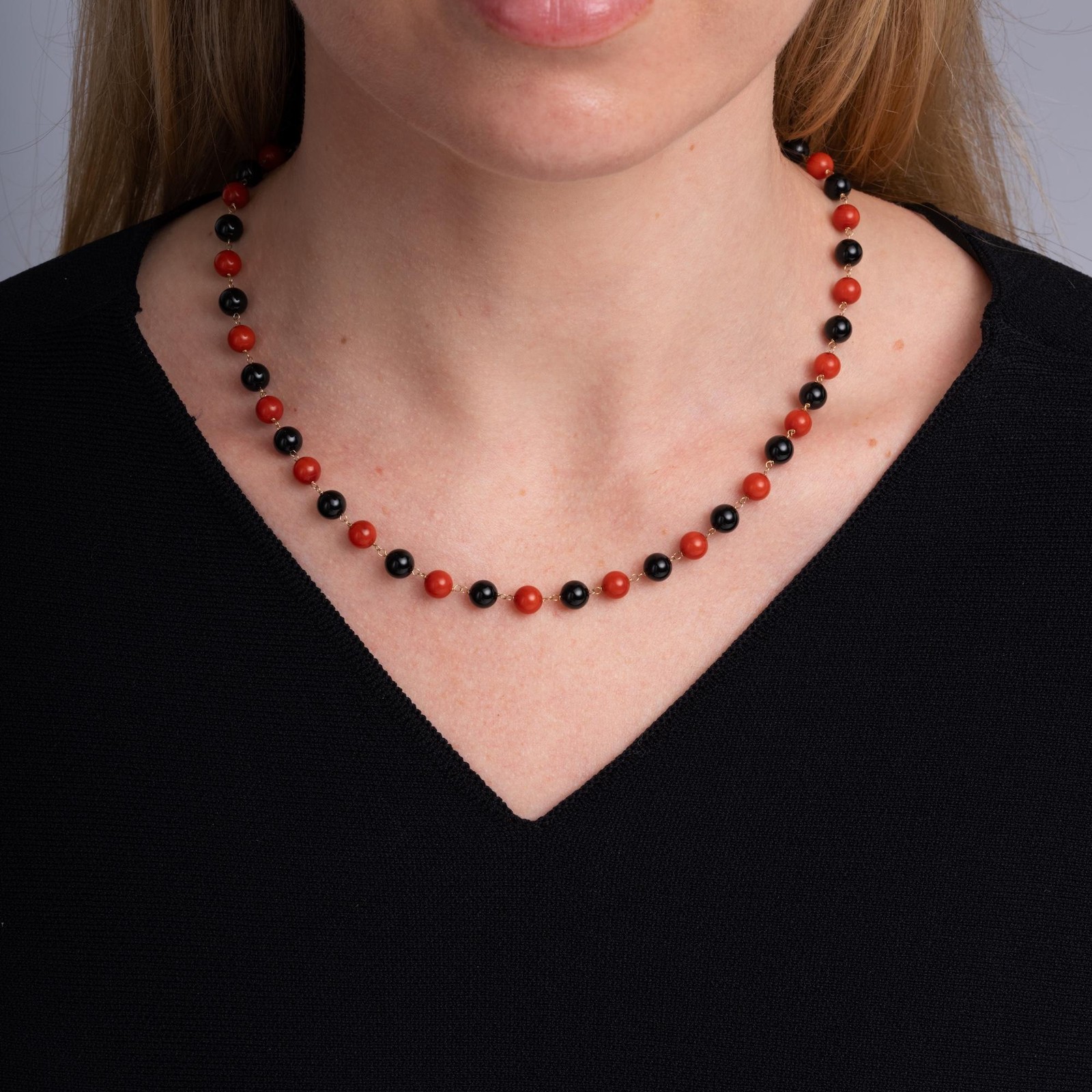 Antique 1920s Art Deco Coral and Onyx Beads Necklace and Bracelet Set