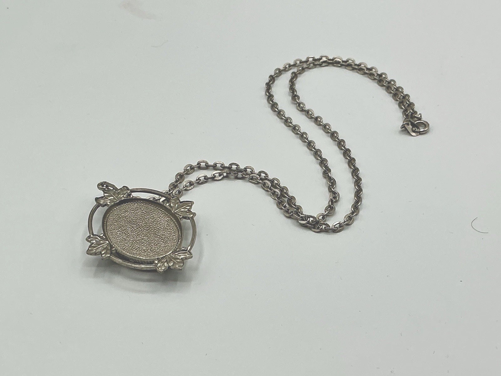 Vintage Lace Agate Pendant Silver Metal Ornate Setting With Chain