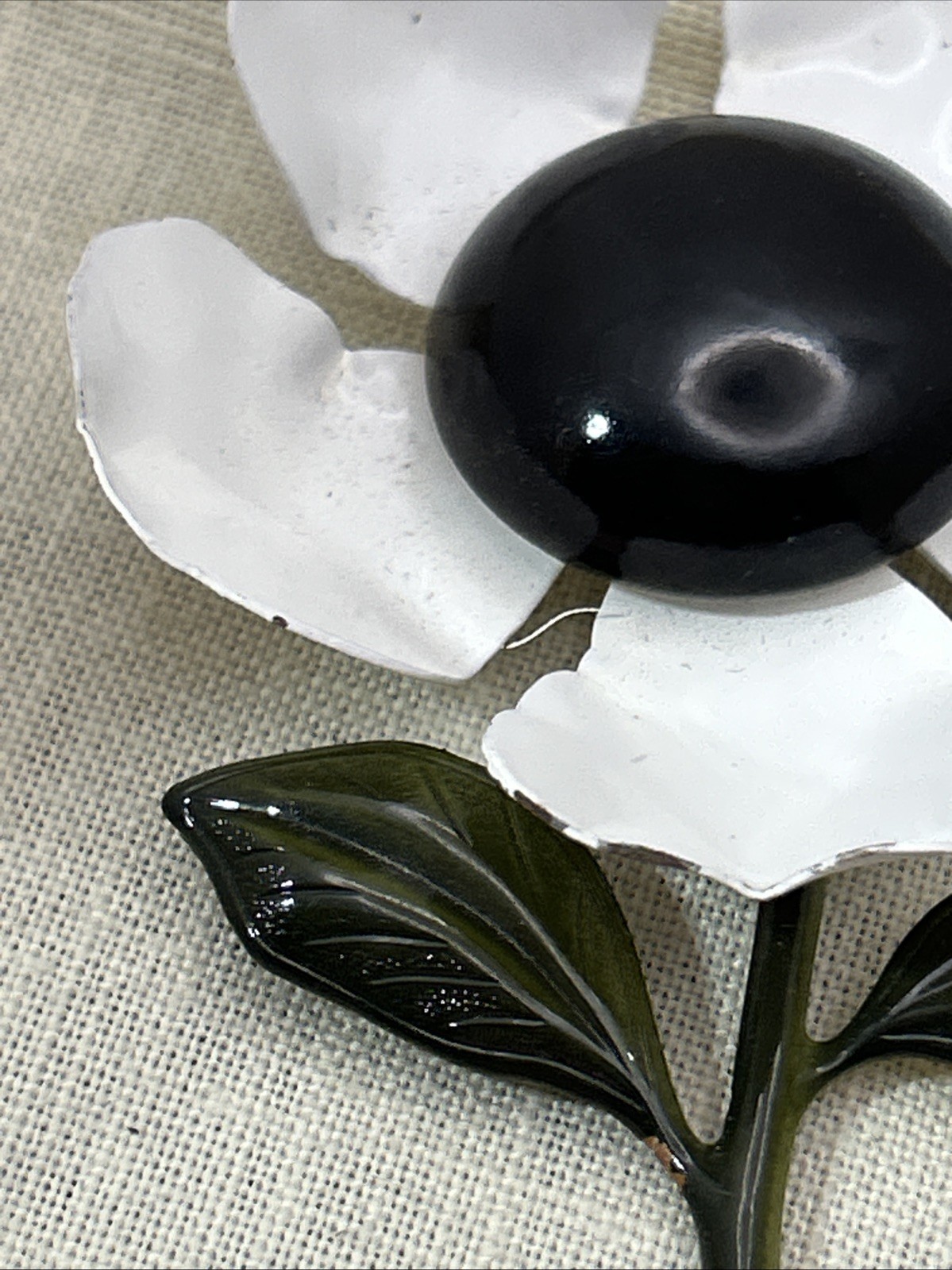 Vintage Retro Hippy Mod 60’s White Daisy Black Enamel Metal Flower Brooch 3.5