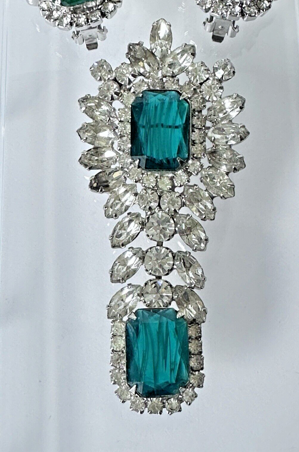 Vintage Juliana Silver Tone Flawed Emerald Crystal Rhinestone Brooch & Earrings
