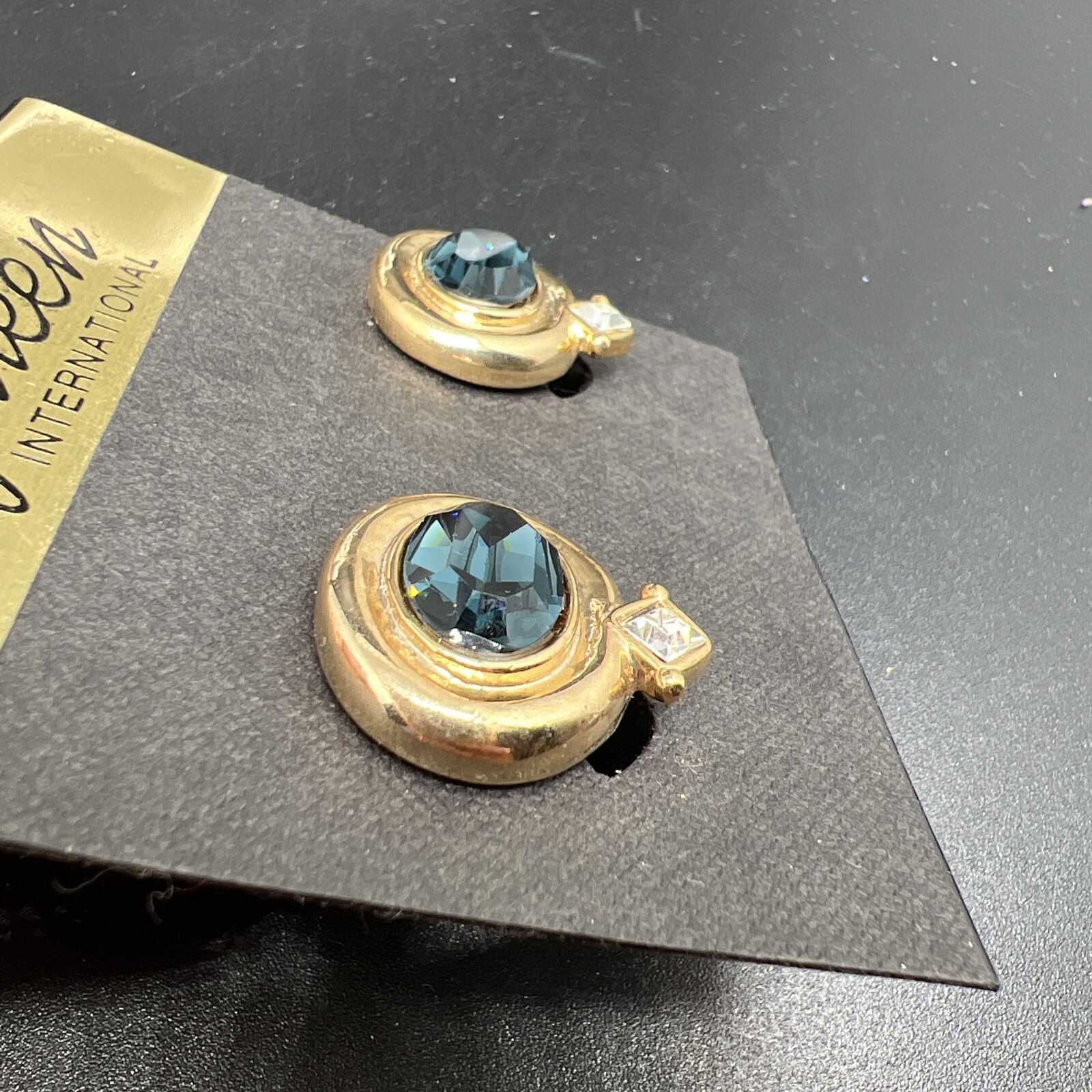 NWT Vintage Goldtone Blue clear Glass Rhinestone Clip Earring on Orig Card