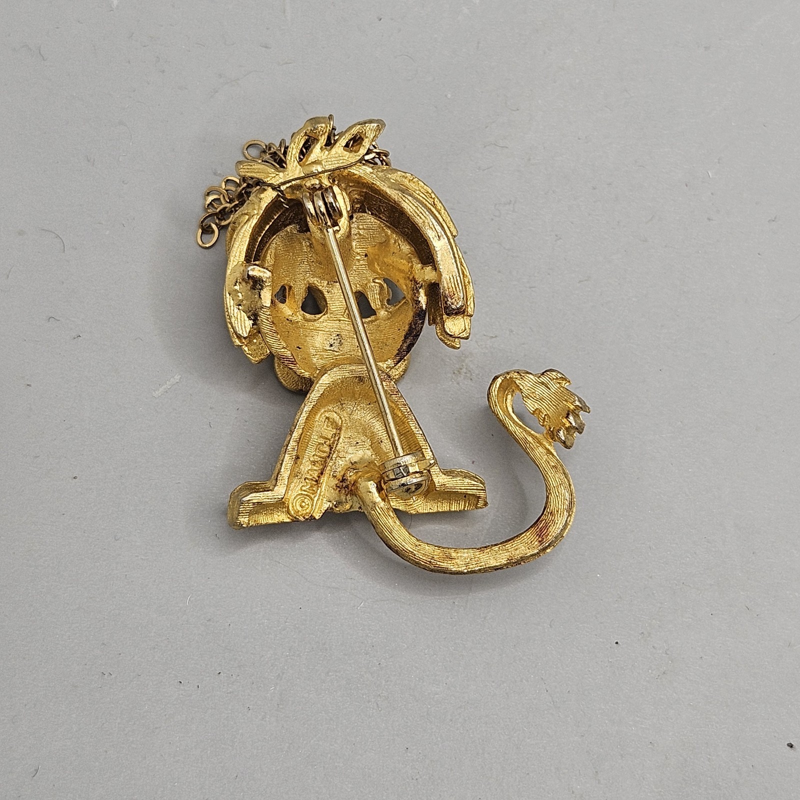 Vintage Gold Plated Rhinestone Lion Cub Brooch Pin Chain Dangle R Mandle Jewelry