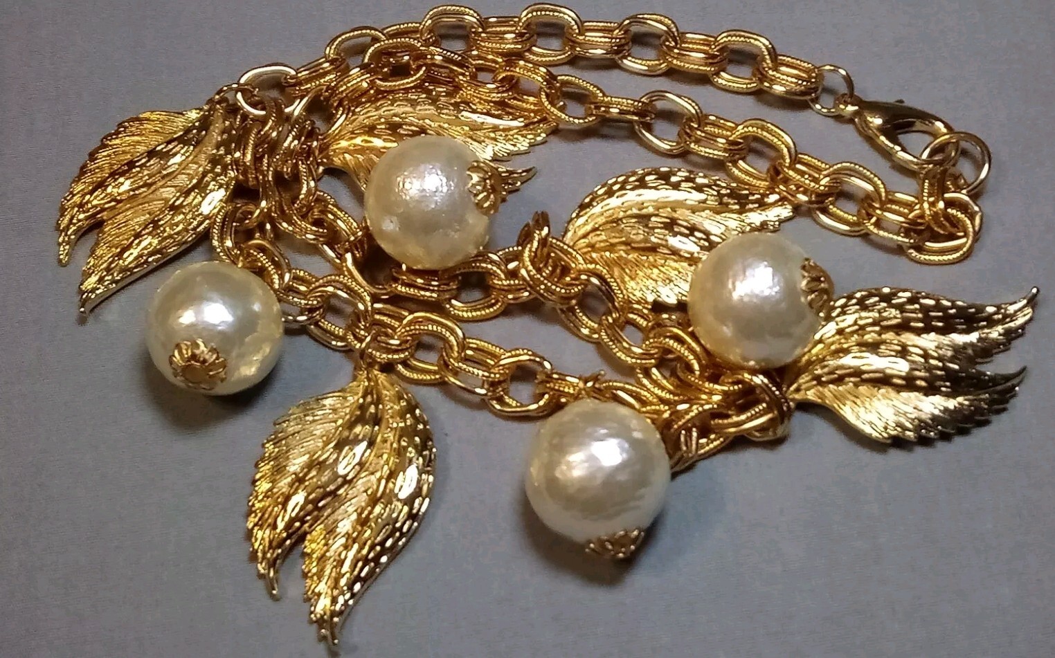 Vintage Gold Tone Double Link Textured Leaves Simulated Pearls Necklace 18-3/4″