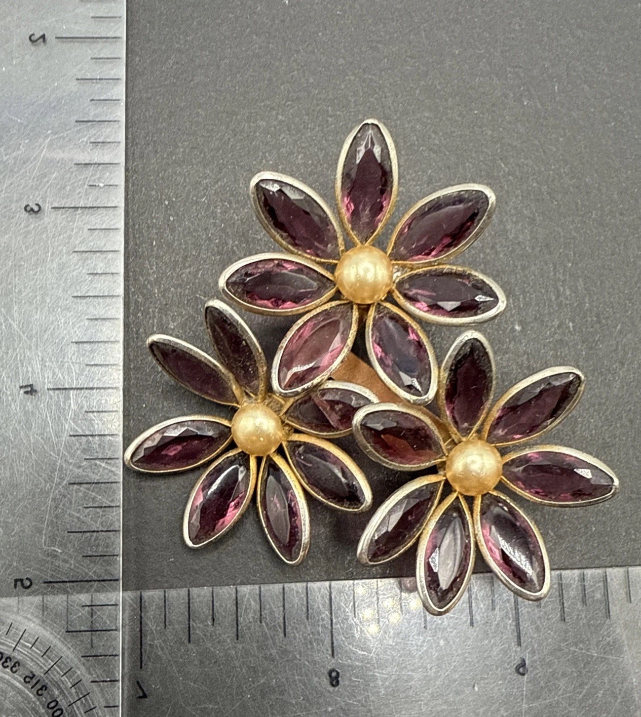 READ Vintage Purple Glass Flower Brooch Pin J150