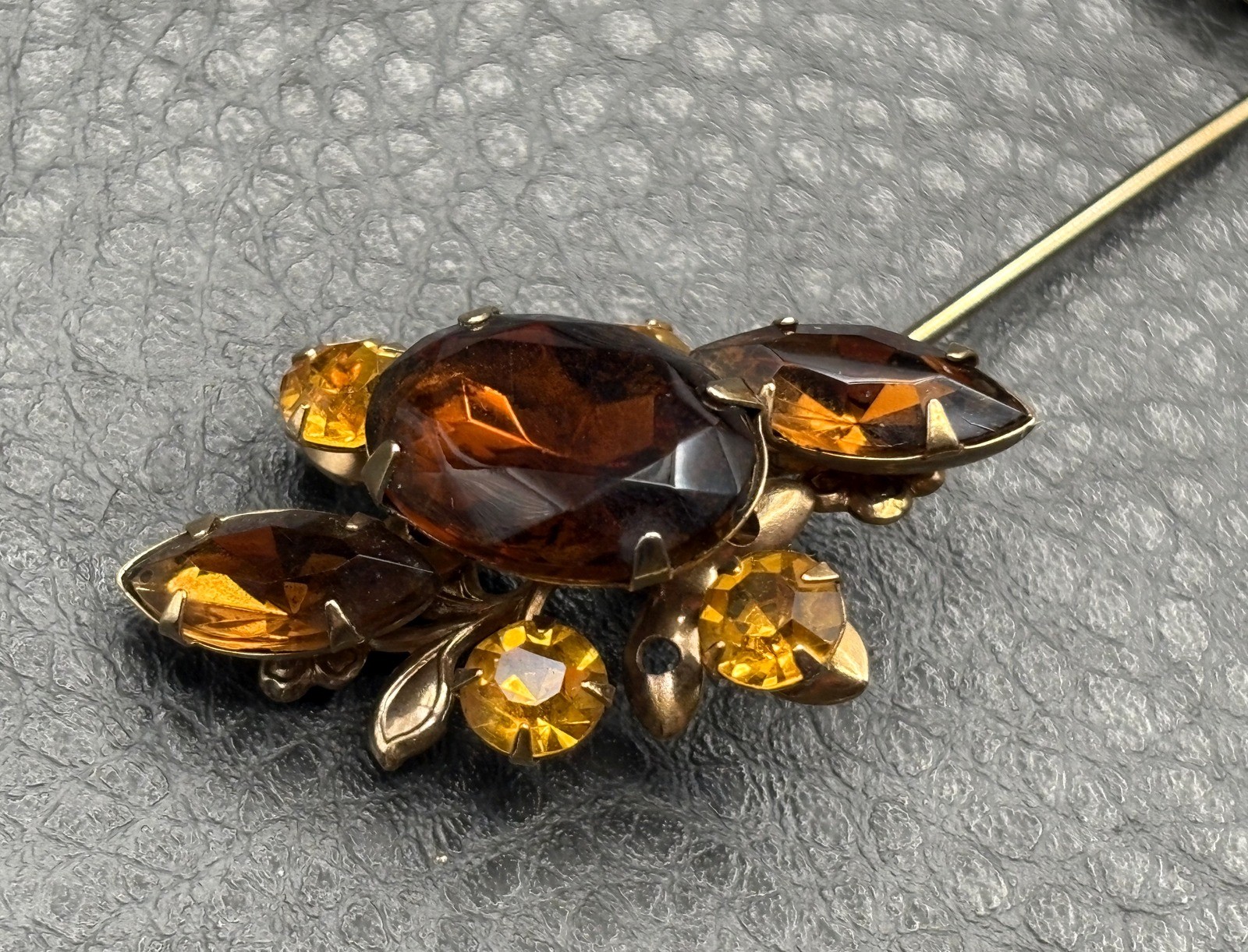 Vintage Gold Tone Brown Rhinestone Floral Cluster Jabot Stick Pin *Read