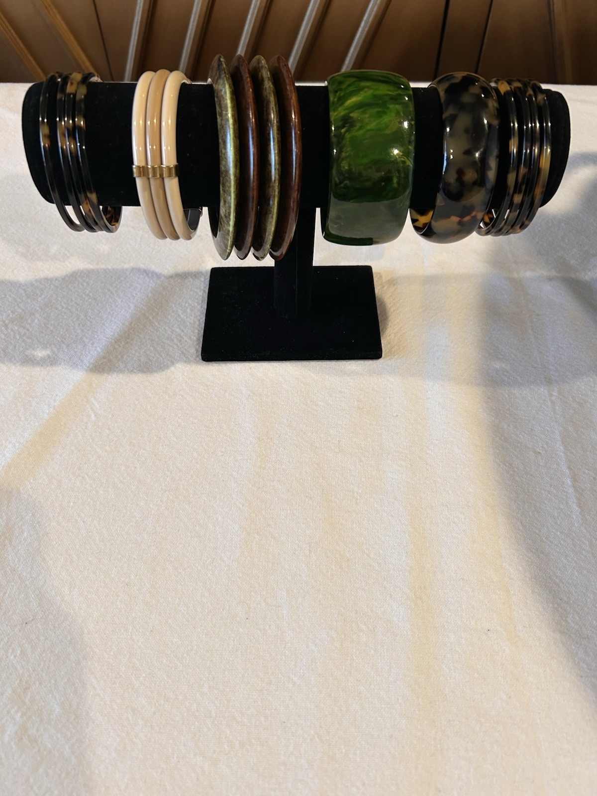 Lot of Vintage Lucite & Plastic & Acrylic Bangle Bracelets – Cuffs 15 Pc Total