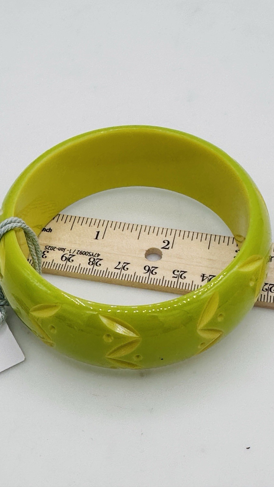 Splendette Wide Lime Green Carved Duchess Bangle Bracelet Fakelite Retro Resin