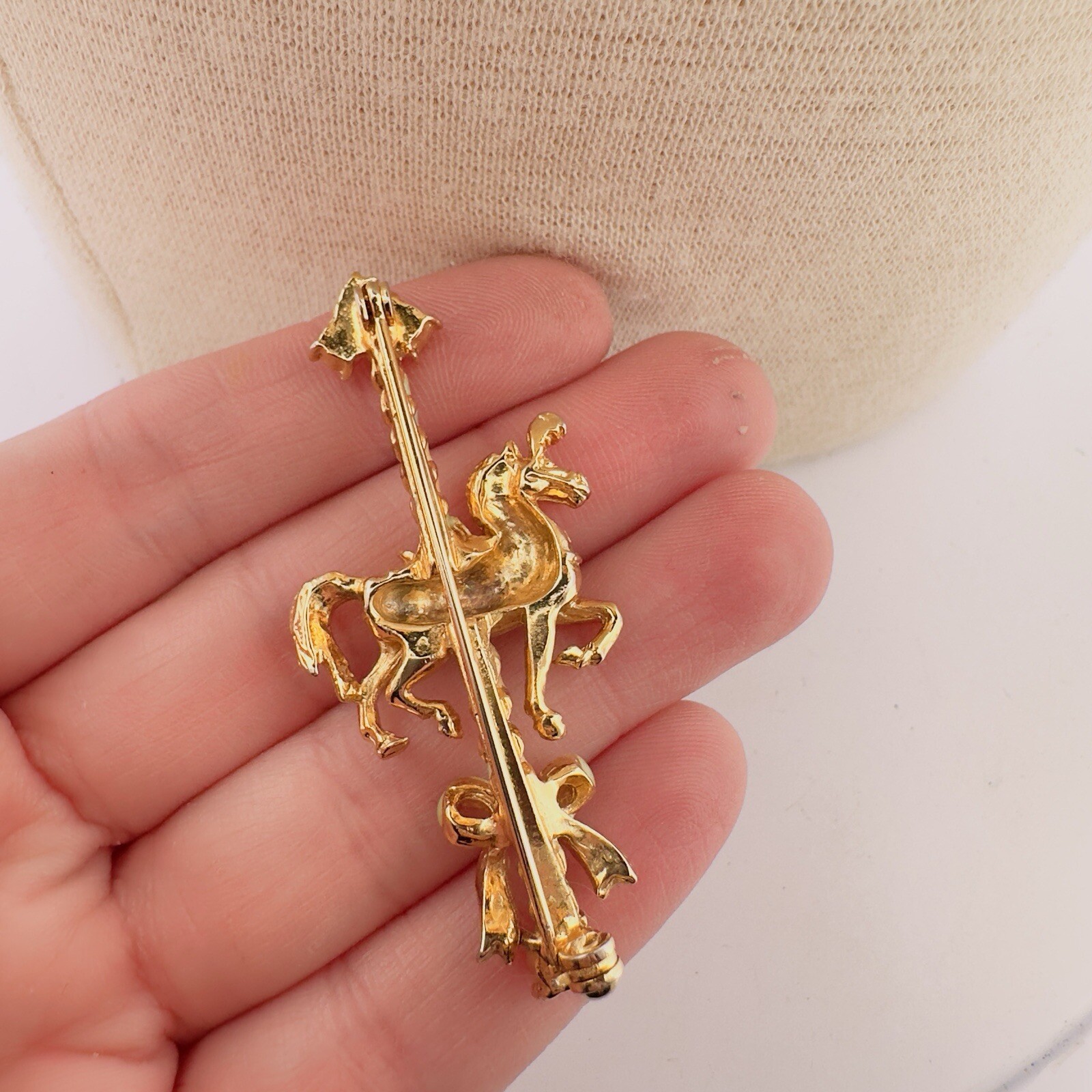 VINTAGE CORO ADOLPH KATZ? MERRY GO ROUND CAROUSEL HORSE BROOCH PIN CLIP UNSIGNED