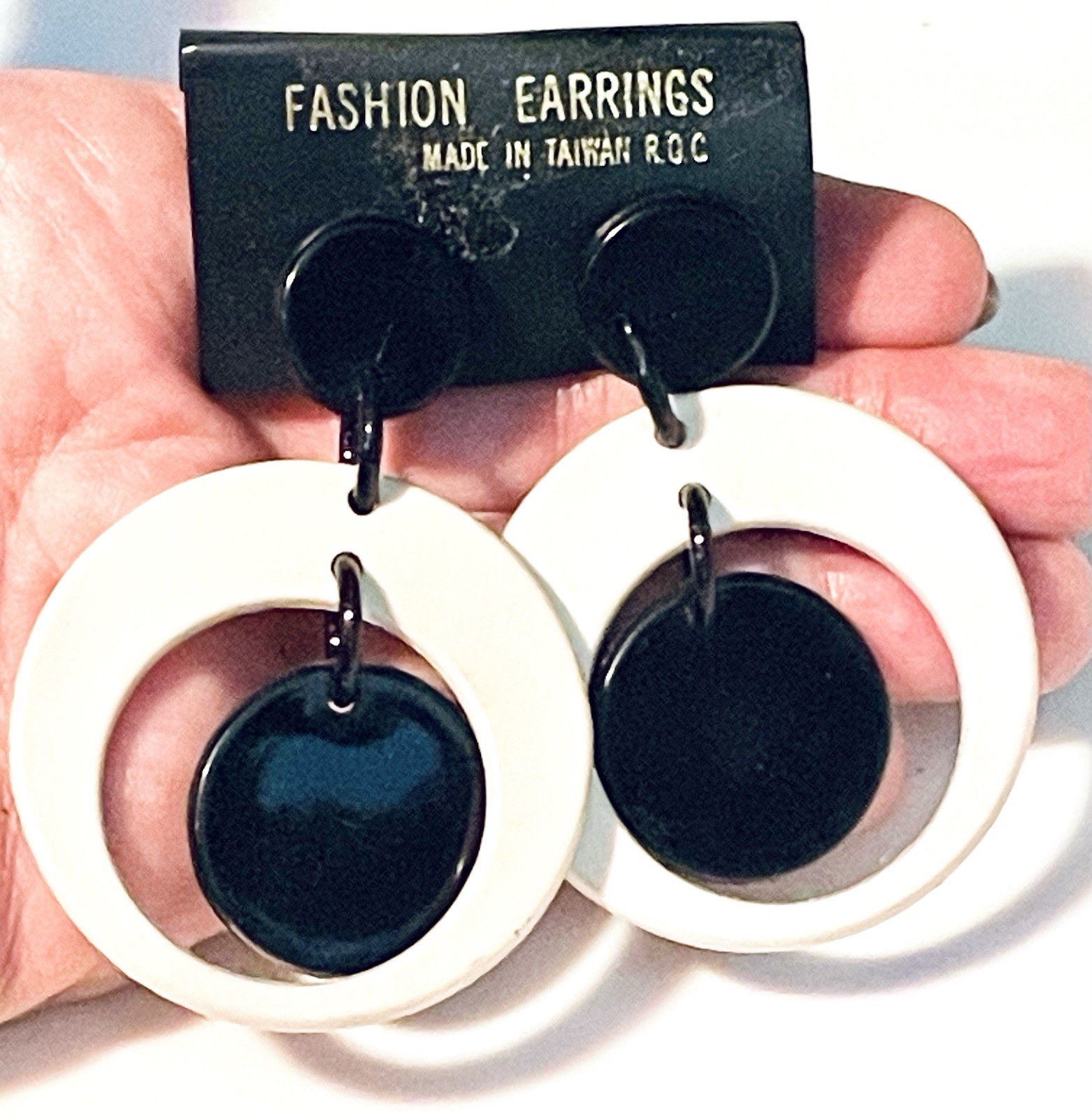 80s Does 60s VINTAGE Black White Hoop Earrings MCM Plastic NOS Taiwan ROC HOOPS