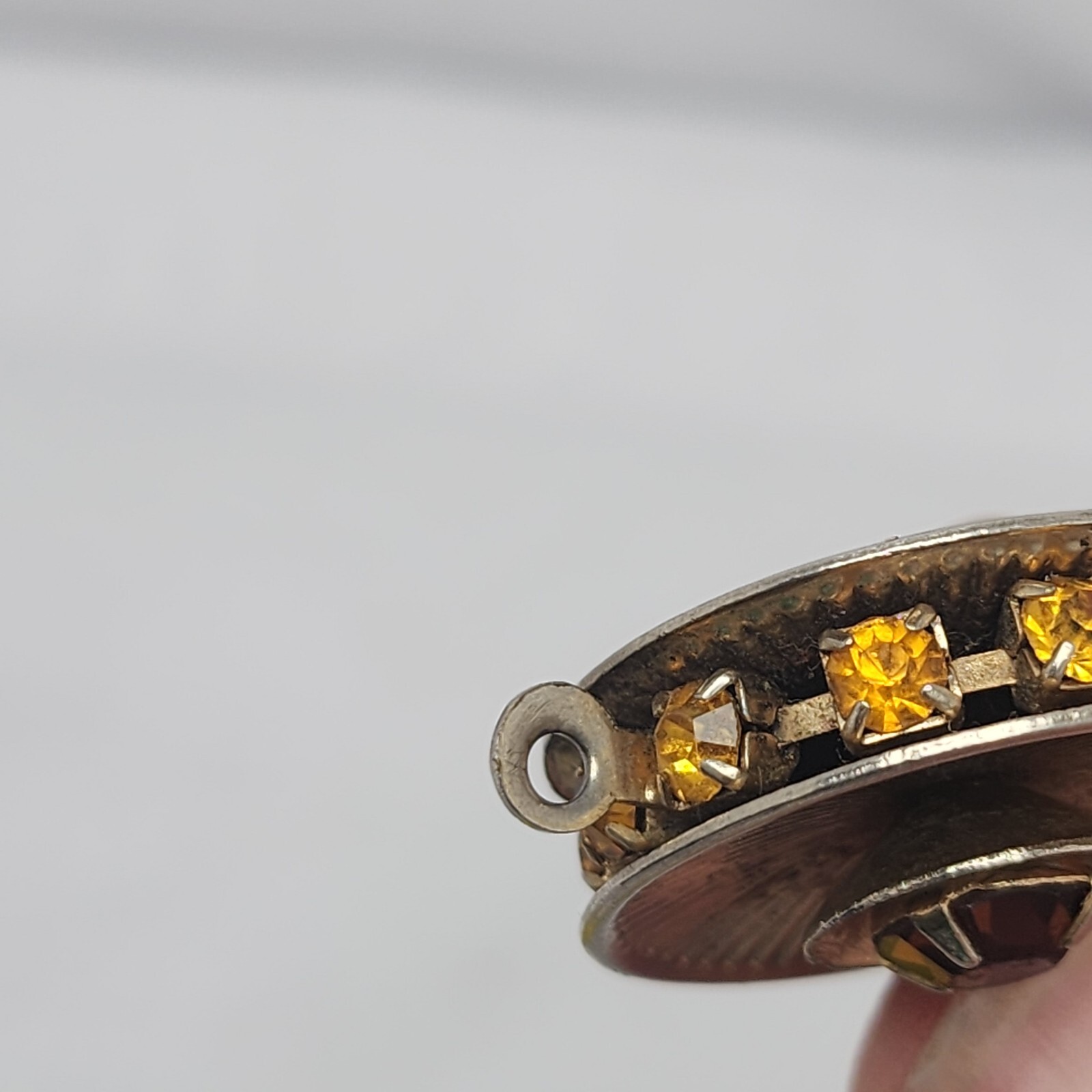 Vintage Amber Honey color faceted gemstone gold tone radial lines pendant