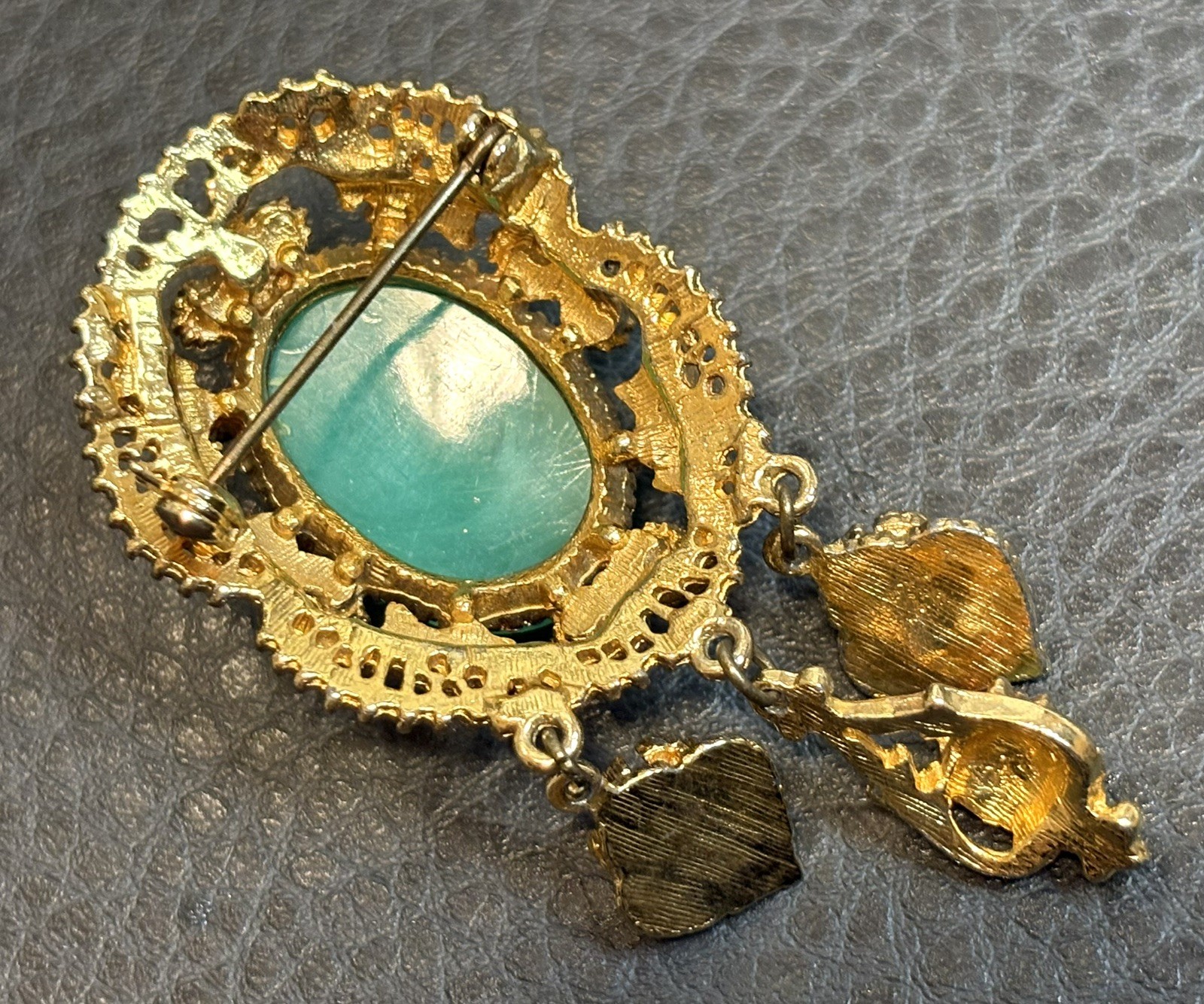 Vintage Green Faux Peking Glass Gold Tone Oval 3 Dangle Charms Drops Brooch
