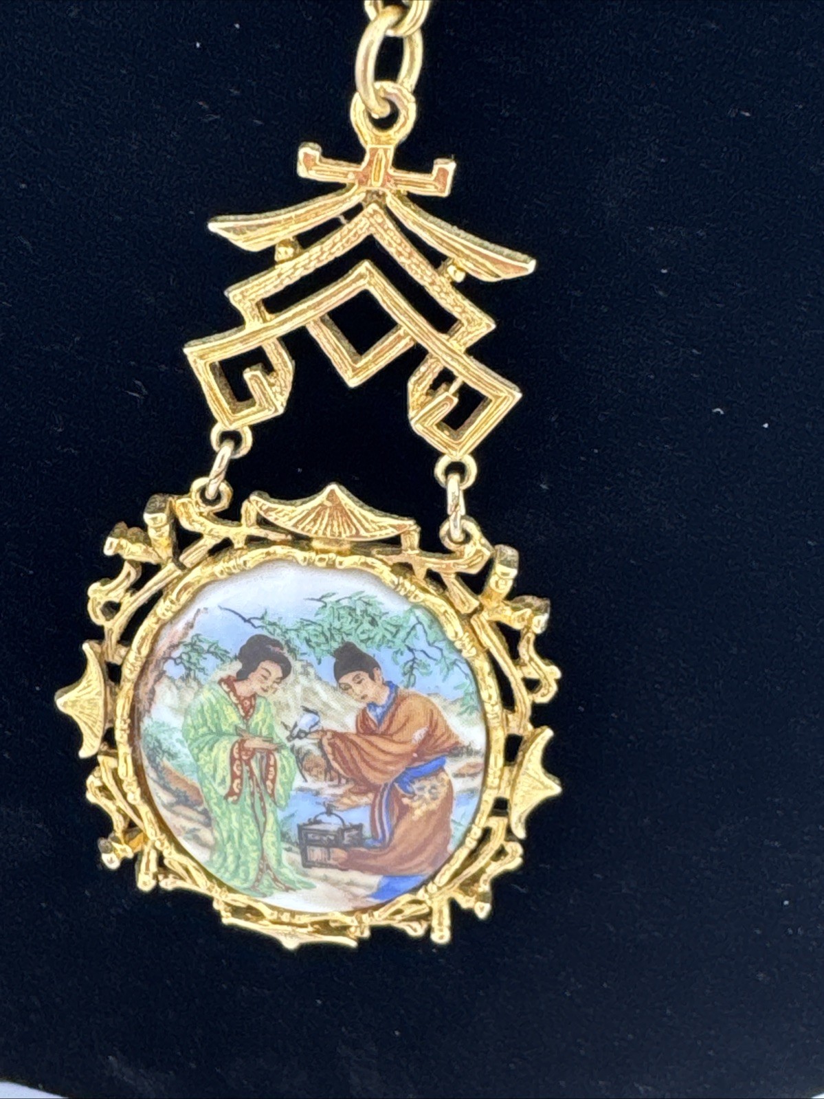 Beautiful Vintage Mode Art Asian Themed Necklace