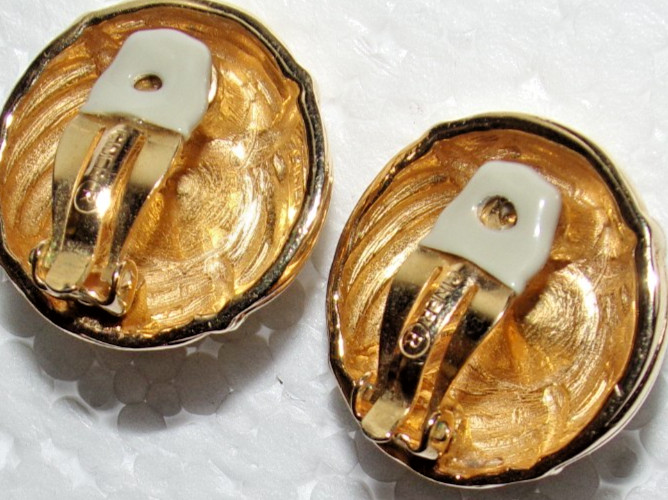 JAW DROPPING signed Ciner earrings with amazing green stones-OMG!!
