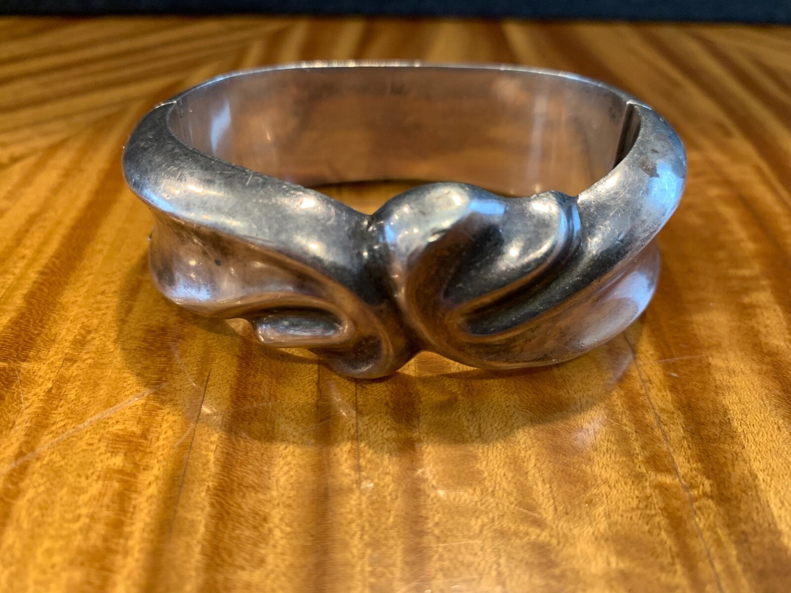 BEAUTIFUL CHUNKY STERLING SILVER SLIDE HINDGE LOCK BANGLE BRACELET W/ CLASP 69G.