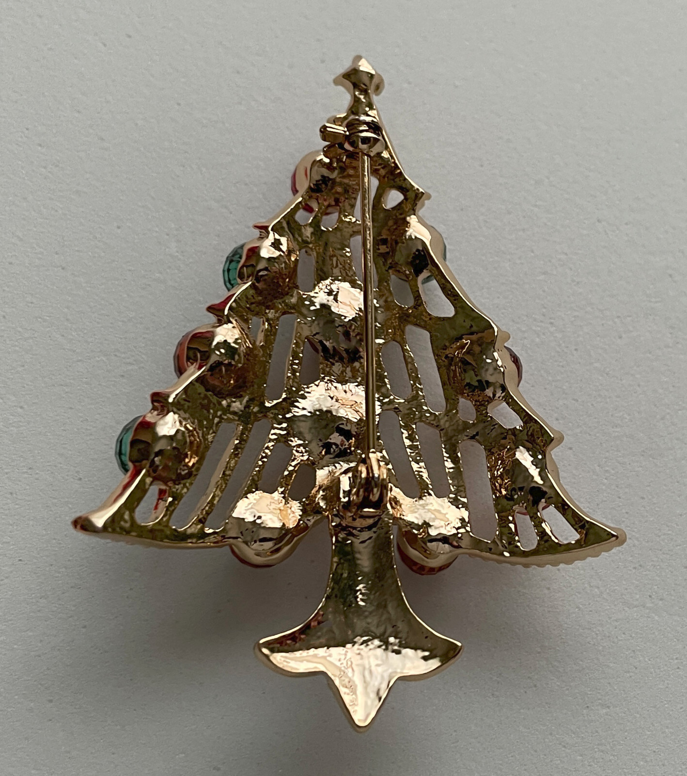 VINTAGE TRIFARI CHRISTMAS TREE PIN BROOCH GOLD GREEN RED BEADS BOOK PIECE HTF 38