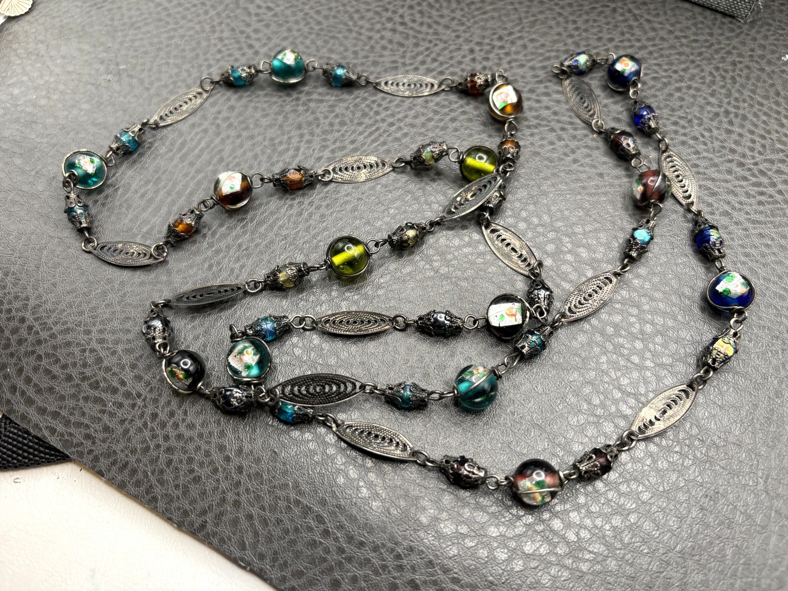 Vintage Spun Silver Venetian Foil Glass Bead Silver Tone Chain Necklace 42″