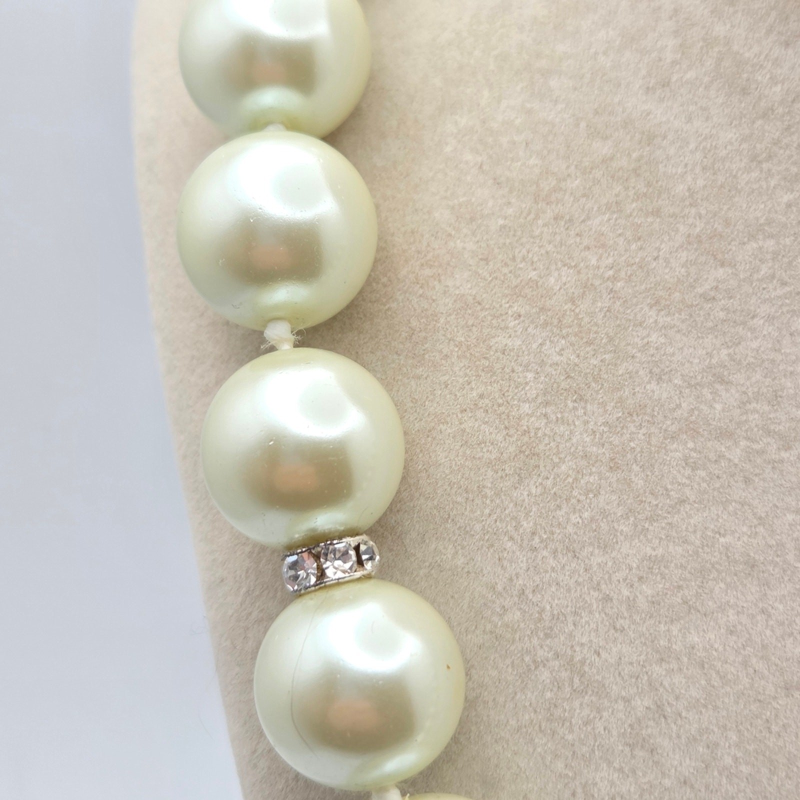 Vintage Anne Klein Signed AC Large Glass Faux Pearl & Rhinestone Necklace – 18″