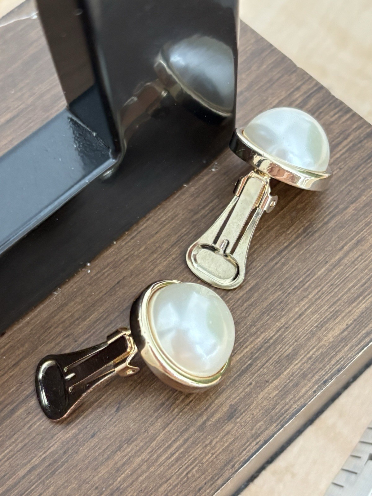 Faux Pearl Cabochon Clip On Earrings/ Measure About 1 In/ Gold Tone