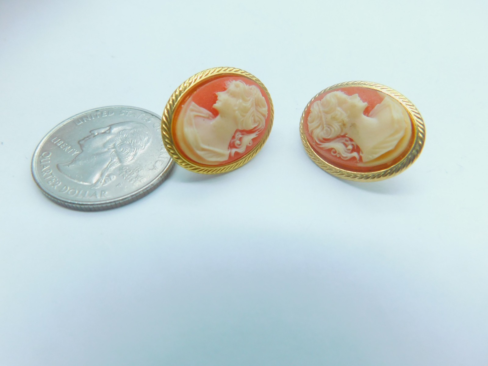 Peach Cream Resin Gold Tone Metal Lady Silhouette Cameo Pierced Earrings Vintage