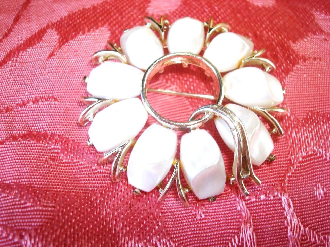 Signed STAR Vintage Silver Tone Flower Pin Brooch With White Plastic Petals KJ