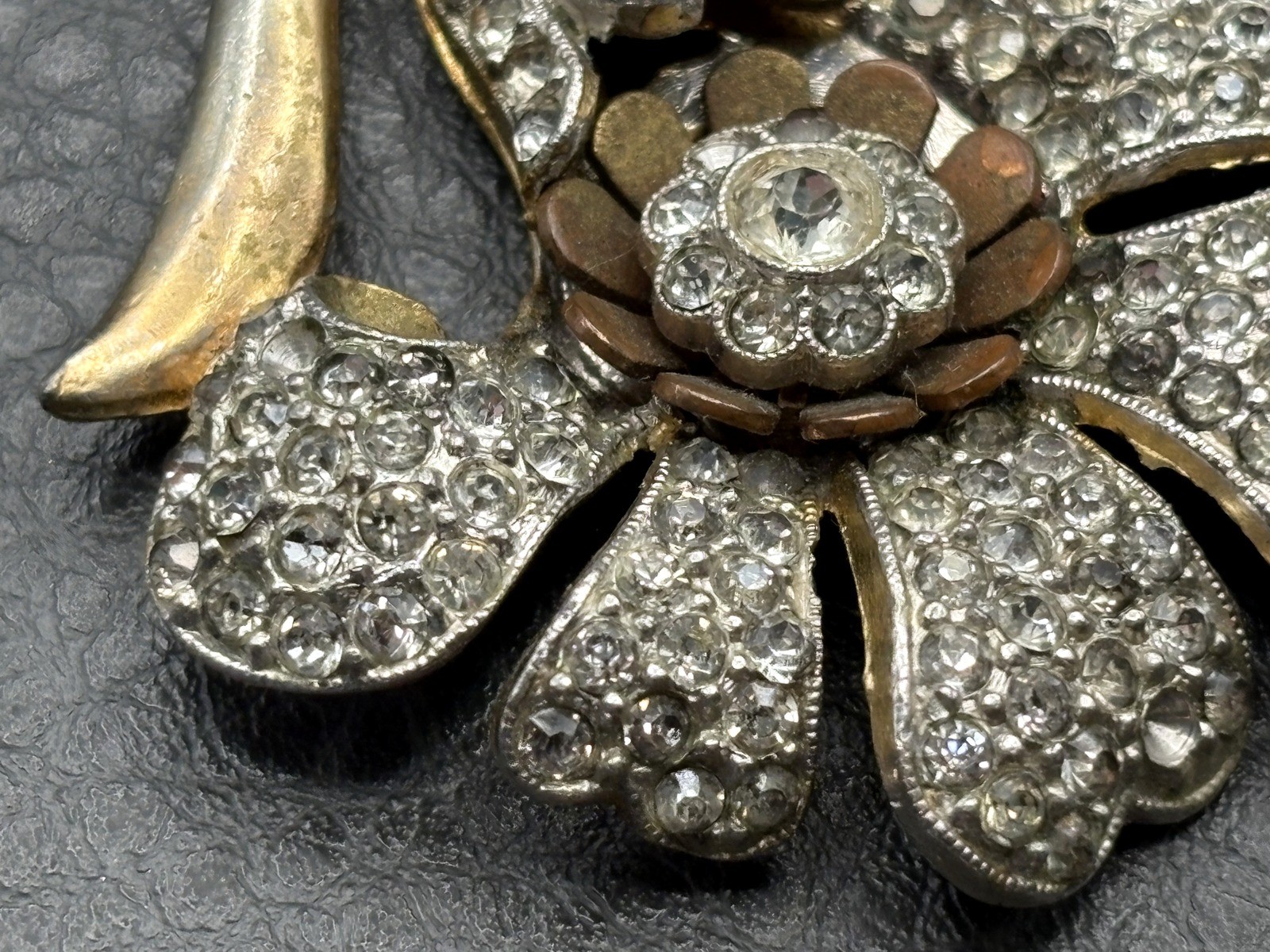 Vintage Gold Tone Pot Metal Rhinestone Red Flower Bouquet Brooch Pin READ