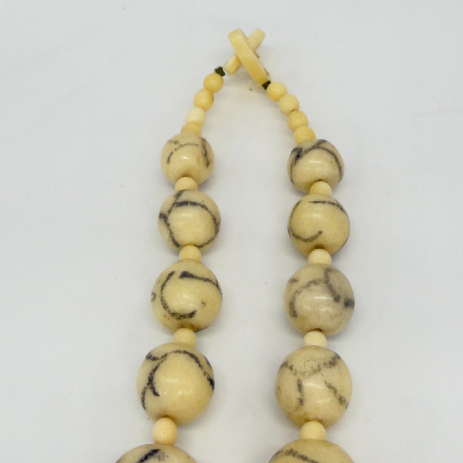 Vintage Chunky Necklace Off White and Pink Irridescent Beads