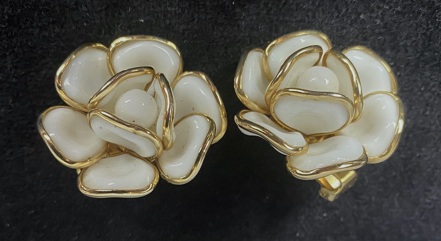 Vintage Signed Trifari Necklace & Earring Set w/4 earring pairs, 1 Brooch, 1 Pin
