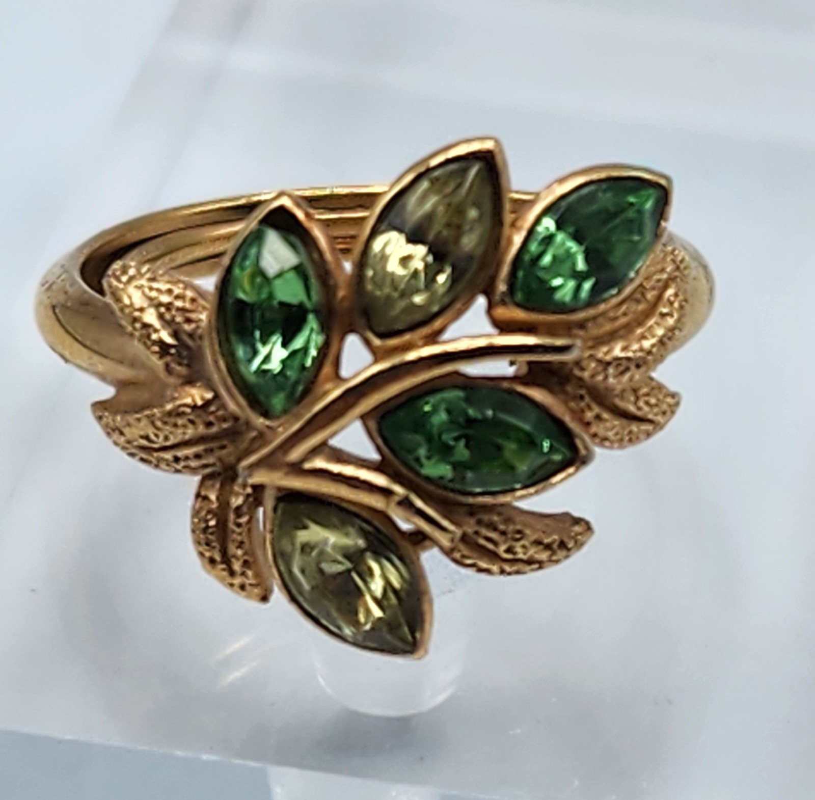 Avon Leaf Ring Citron Emerald Faux Gold Tone Sizer 6.5 Nature May Birthstone